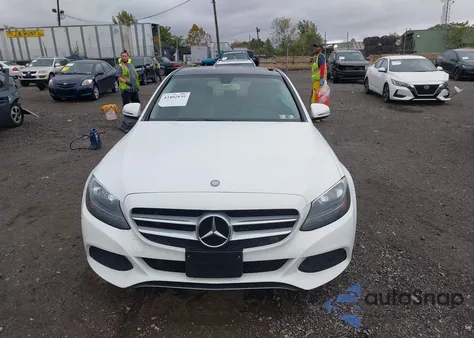 2016 Mercedes-Benz C 300 4Matic z USA, uszkodzony, nr VIN 55SWF4KB8GU108567